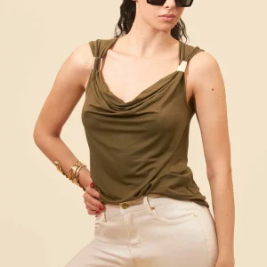 Camiseta drapeada con apliques metálicos