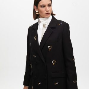 Americana detalle logo pedrería