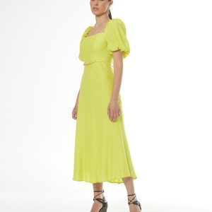 Vestido Corto con Escote en la Espalda