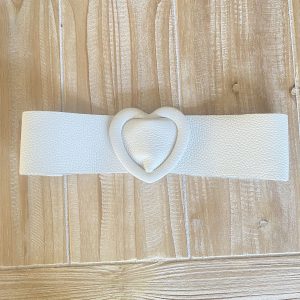 Cinturon de piel con hebilla corazón